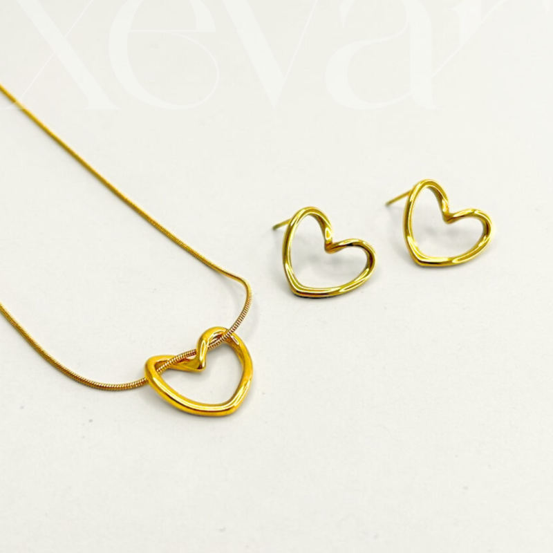 Hollow heart necklace set